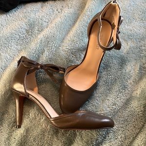 Nine west gray heels with bows